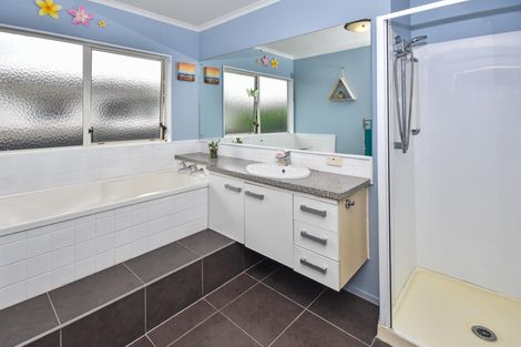 Photo of property in 61 Carnoustie Drive, Wattle Downs, Auckland, 2103