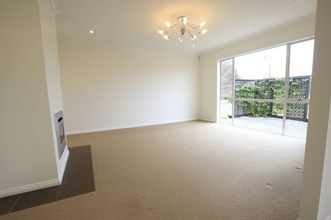 Photo of property in 15 Newbury Place, Schnapper Rock, Auckland, 0632