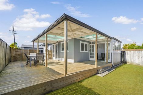 Photo of property in 140 Don Buck Road, Massey, Auckland, 0614