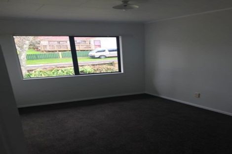 Photo of property in 1 Lowell Place, Massey, Auckland, 0614