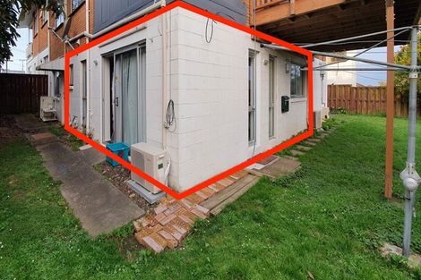 Photo of property in 3/104 East Coast Road, Forrest Hill, Auckland, 0620