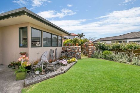 Photo of property in 8 Checketts Place, Papamoa Beach, Papamoa, 3118