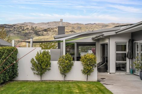 Photo of property in 15 De Bettencor Place, Mount Pisa, Cromwell, 9383