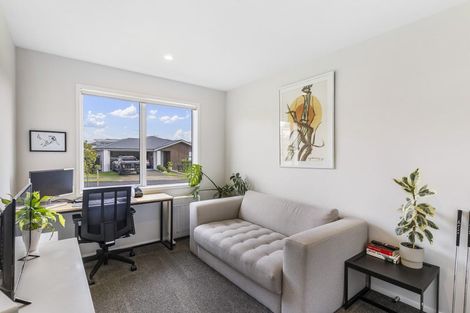 Photo of property in 37 Couldrey Crescent, Red Beach, 0932