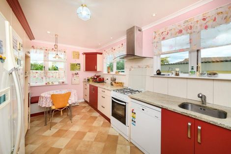 Photo of property in 7 Exeter Crescent, Takaro, Palmerston North, 4412