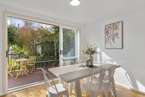 Photo of property in 9 Lomond Street, Newlands, Wellington, 6037