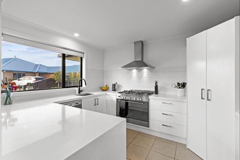 Photo of property in 31 Chestnut Close, Kelvin Grove, Palmerston North, 4414