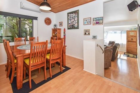 Photo of property in 52 Taihiki Road, Clarks Beach, 2122