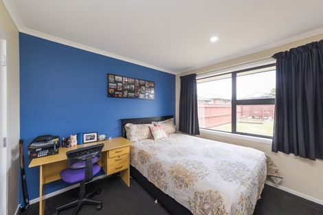 Photo of property in 2a Galea Grove, Kelvin Grove, Palmerston North, 4414