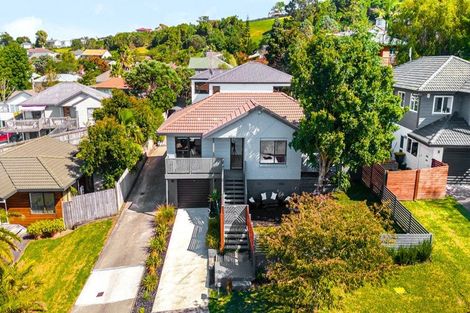 Photo of property in 10 Amery Place, West Harbour, Auckland, 0618