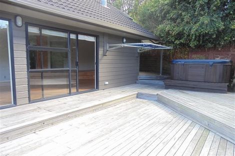 Photo of property in 1/2 Heatherleigh Rise, Northcross, Auckland, 0632