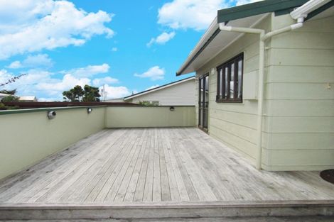 Photo of property in 14 Edgecombe Street, Newlands, Wellington, 6037