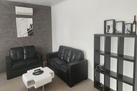 Photo of property in 17 Hewlett Road, Massey, Auckland, 0614