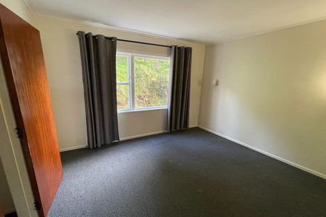 Photo of property in 9 Bellringer Crescent, Newlands, Wellington, 6037