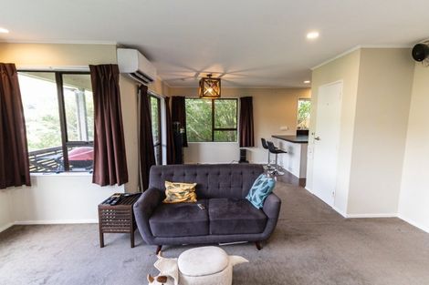 Photo of property in 6 Debra Way, Karori, Wellington, 6012