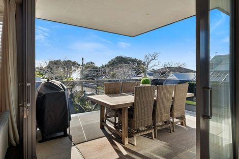 Photo of property in 12 Autere Street, Strandon, New Plymouth, 4312