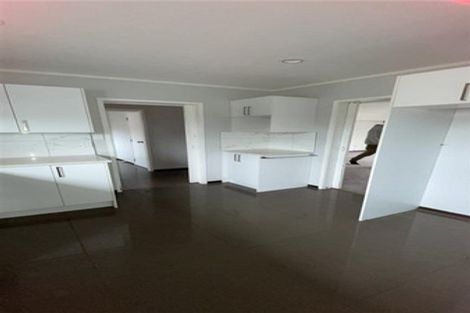 Photo of property in 2/10 Tulloch Place, Conifer Grove, Takanini, 2112