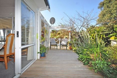 Photo of property in 3 Pohutukawa Avenue, Red Beach, 0932