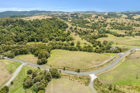 Photo of property in 645 West Coast Road, Oratia, Warkworth, 0604