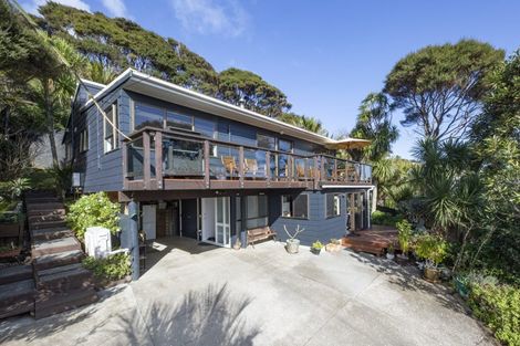 Photo of property in 125 Seaview Road, Piha, 0772