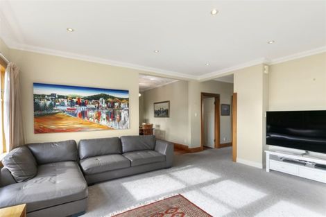 Photo of property in 100 Creswick Terrace, Northland, Wellington, 6012