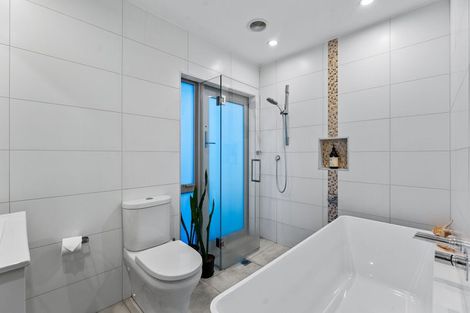 Photo of property in 2/962 Beach Road, Torbay, Auckland, 0630