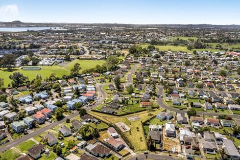 Photo of property in 48 Convair Crescent, Mangere, Auckland, 2022