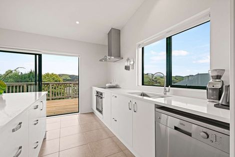 Photo of property in 14 Rauta Way, Helensville, 0800