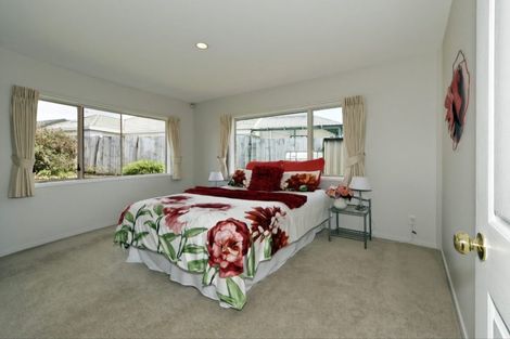Photo of property in 21 Suncrest Drive, West Harbour, Auckland, 0618