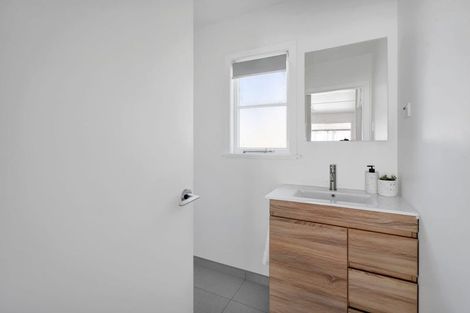 Photo of property in 15 Alberta Road, Glen Avon, New Plymouth, 4312
