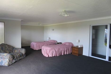 Photo of property in 86 Marine Parade, Bluff, 9814