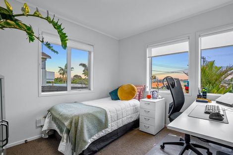 Photo of property in 556 Beach Road, Rothesay Bay, Auckland, 0630