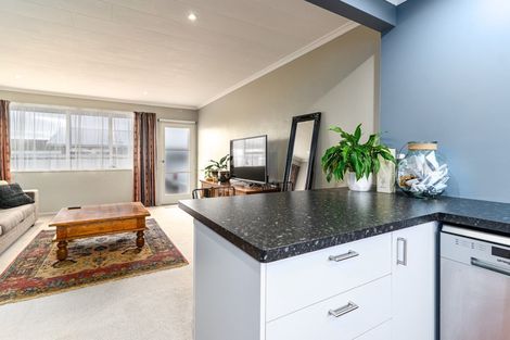 Photo of property in 12 Kiwi Court, Roslyn, Palmerston North, 4414