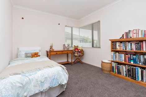 Photo of property in 20 Moyrus Crescent, East Tamaki Heights, Auckland, 2016