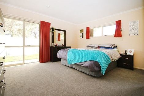 Photo of property in 11 Grabella Place, Papamoa Beach, Papamoa, 3118
