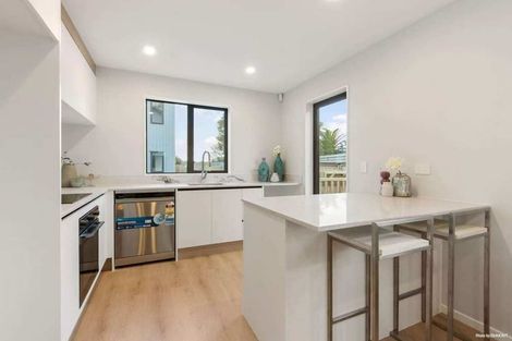 Photo of property in 4a Blue Gum Rise, Sunnyhills, Auckland, 2010