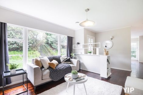 Photo of property in 27 Spenmoor Street, Newlands, Wellington, 6037