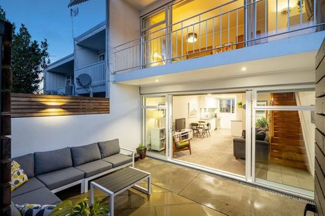 Photo of property in 3/72 Sylvan Avenue, Northcote, Auckland, 0627