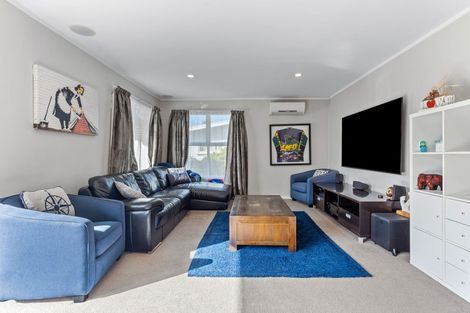 Photo of property in 1/296 Wairau Road, Glenfield, Auckland, 0629