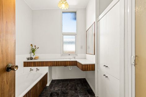 Photo of property in 1/1 Jeanette Place, Mairangi Bay, Auckland, 0630