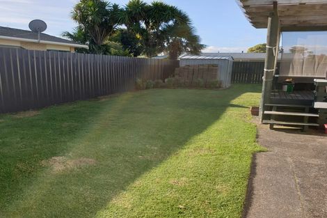 Photo of property in 16 Sandspit Road, Waiuku, 2123
