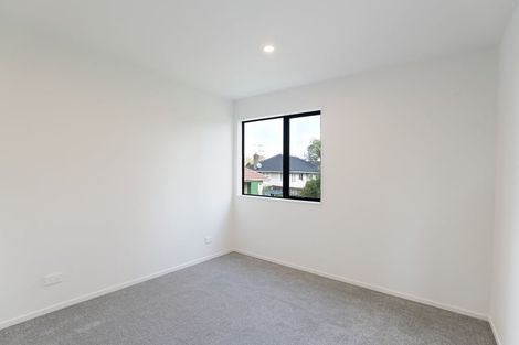 Photo of property in 3/4 Serjeant Street, Henderson, Auckland, 0612