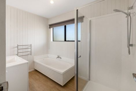 Photo of property in 1/42 Lexington Drive, Botany Downs, Auckland, 2010