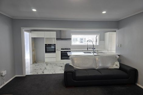 Photo of property in 52 Cambridge Terrace, Papatoetoe, Auckland, 2025