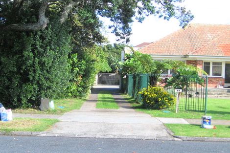 Photo of property in 15 Hattaway Avenue, Bucklands Beach, Auckland, 2012