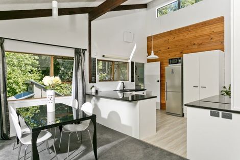 Photo of property in 2/13a Eskdale Road, Birkdale, Auckland, 0626