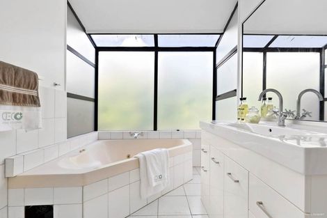 Photo of property in 53 Eskdale Road, Birkdale, Auckland, 0626