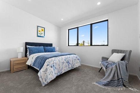 Photo of property in 2/18 Sylvan Crescent, Te Atatu South, Auckland, 0610