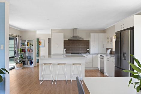 Photo of property in 21 Red Beach Road, Red Beach, 0932