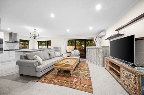 Photo of property in 1 Waldorf Crescent, Orewa, 0931